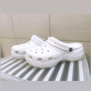 Women’s Classic Platform Clogs Crocs in White